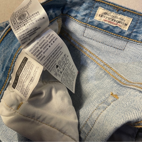 Levi's 501 Light Blue Classic Women's Jeans - Picture 6 of 16